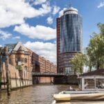 Hamburg: 2-hour harbor tour through the port of Hamburg - The Contrast of Tradition and Modernity