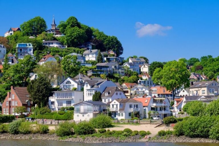 Hamburg: 2-Hour Sightseeing Cruise to Blankenese - The Good and the Not-So-Good