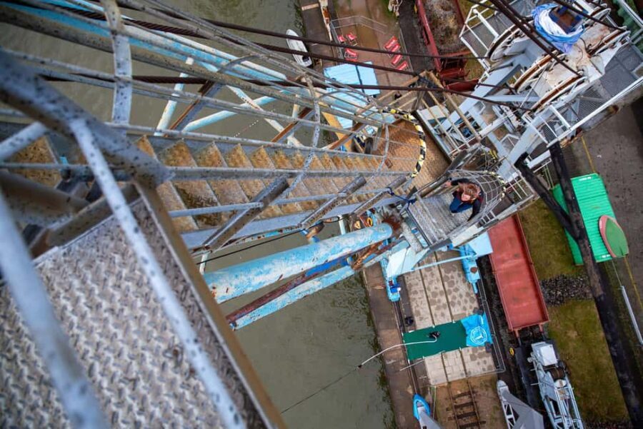 Hamburg: Bungee Jumping 50 Meters High over the Harbor - The View & Atmosphere