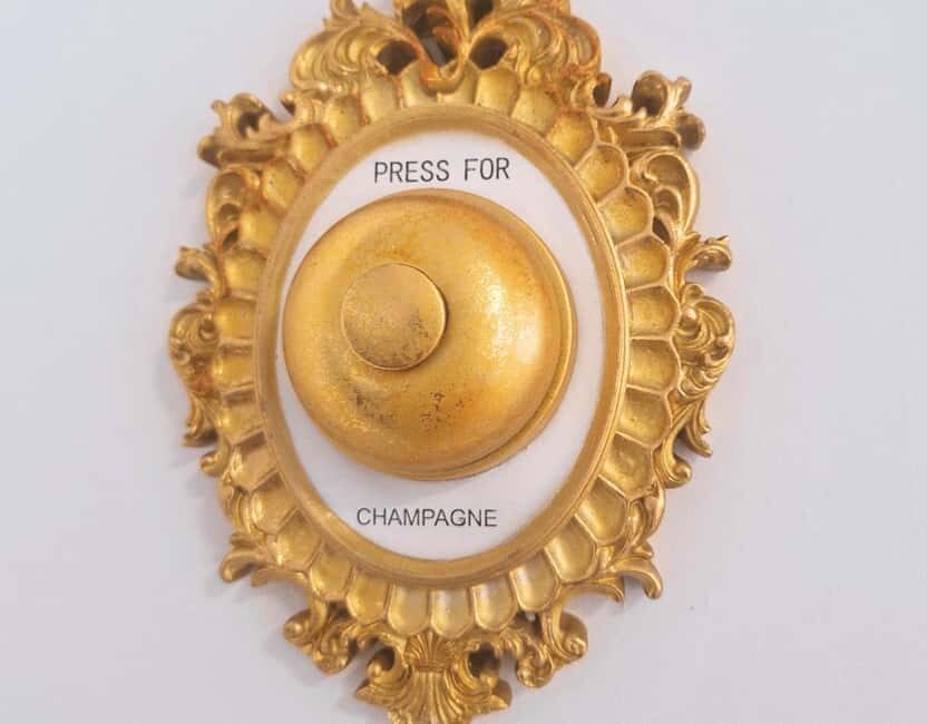 Hamburg: Candle workshop with champagne - The Experience: What You Can Expect