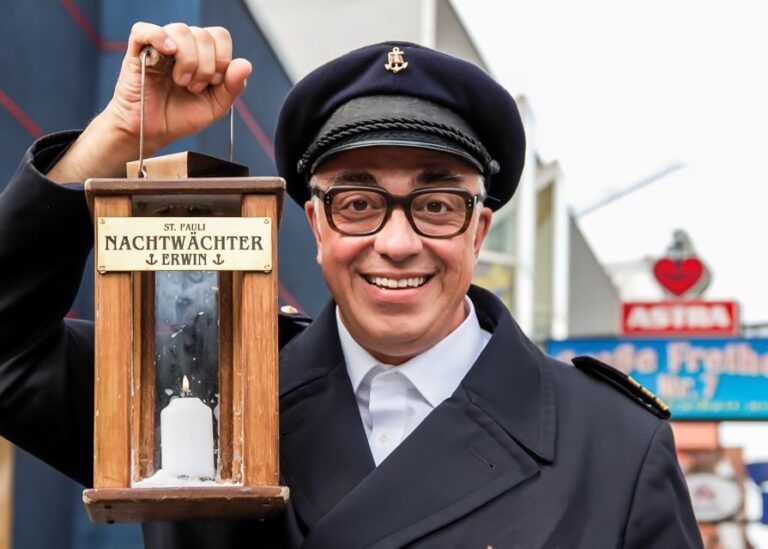 Hamburg: Night Watchman's Tour of St. Pauli in German - The Major Highlights