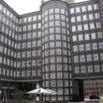 Hamburg: Private Tour Down Town around City Hall - FAQs