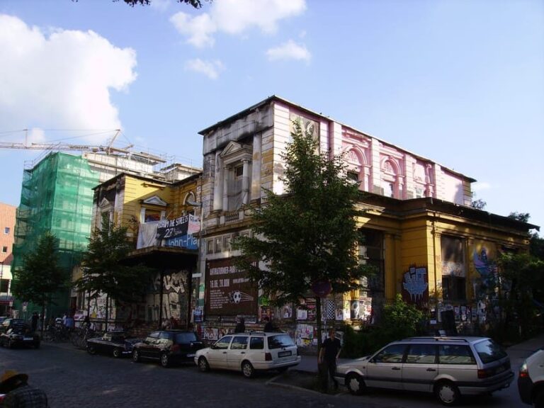 Hamburg: Private Tour - Schanzenviertel & Karolinenviertel - The Neighborhoods: From Defense Outpost to Trendy Hotspots