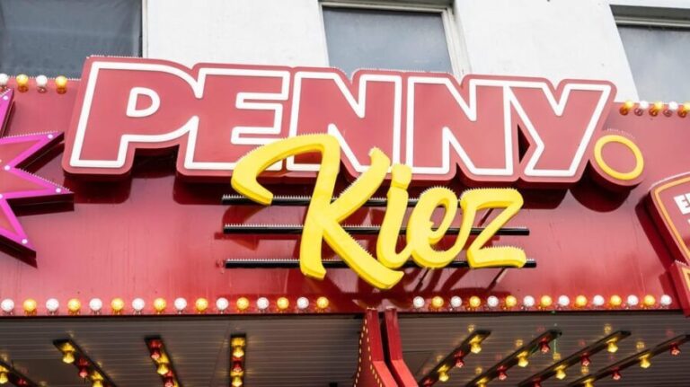 Hamburg: Reeperbahn & St. Pauli by Day - The Highlights of the Tour