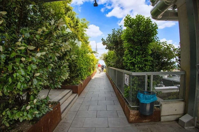 Hamburg: St. Pauli Green Bunker Tour in German - The Architecture and Eco-Design