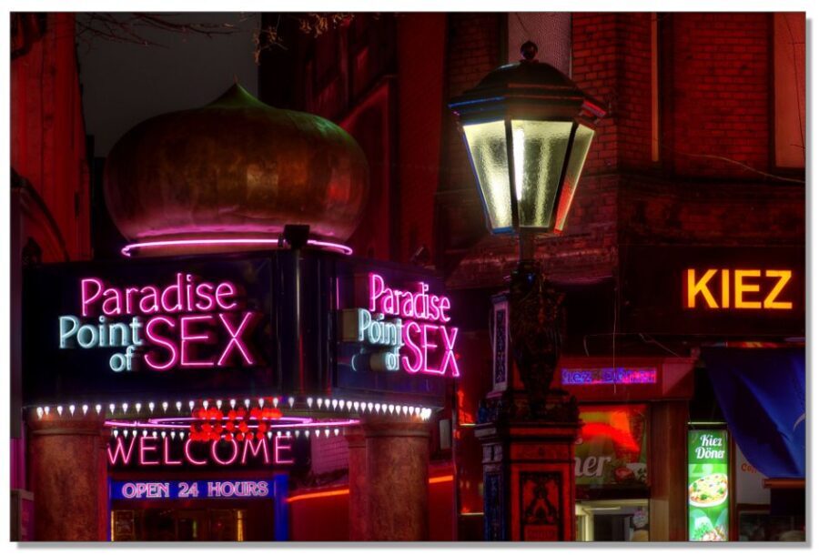 Hamburg: St. Pauli Red Light District Tour - Dive Into the Highlights