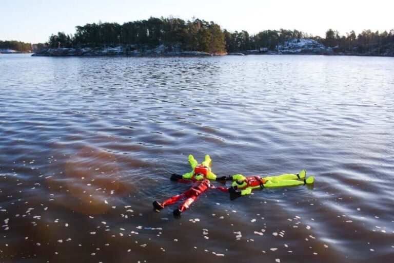 Helsinki: 3 hour Ice Floating & Sauna Cruise - The Real Value of the Experience