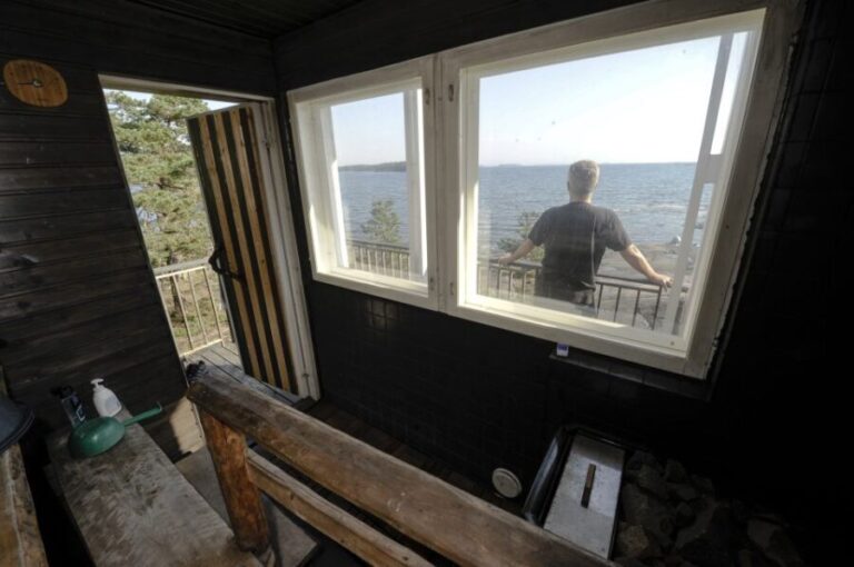 Helsinki: RIB Tour to Summer Cottage with BBQ and Sauna - Is It Worth the Price?