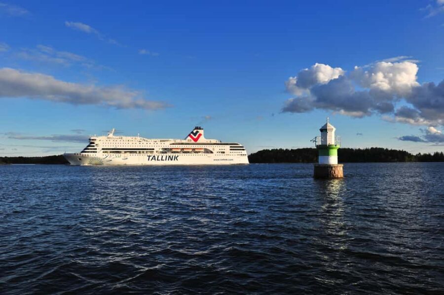 Helsinki: Roundtrip Overnight Cruise to Tallinn with Cabin - Exploring Tallinn’s Old Town