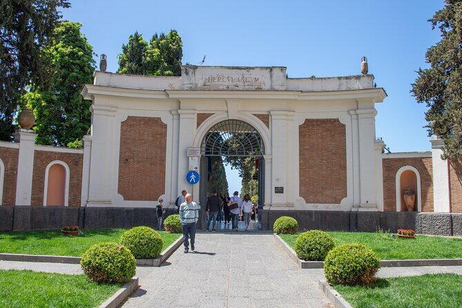 Herculaneum VIP Tour with Lunch from Naples - The Experience on the Ground