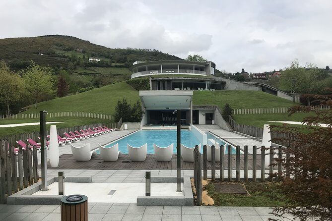 Hiking, eating and relaxing in an 18th century Spa near Oviedo - Visiting Castillo de Priorio