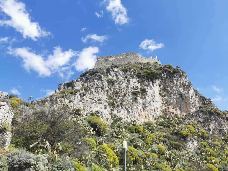 Hiking tour from Taormina to Castelmola on foot - The itinerary dissected