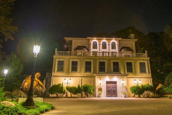 Holiday Spectacular at Mystic Dark Room - The Bottom Line: Who Should Consider This?