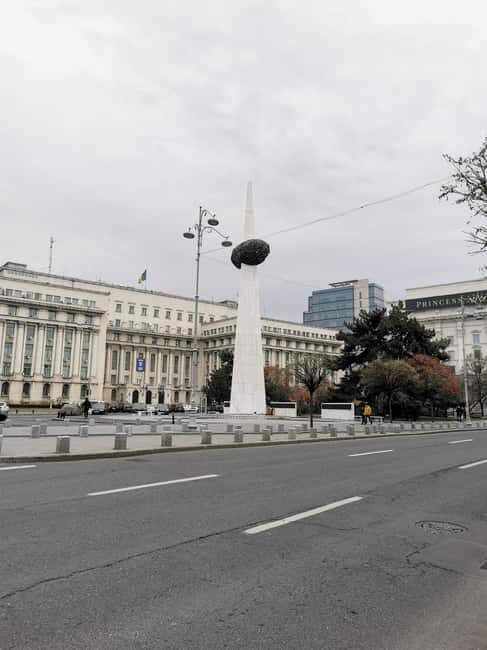 Hop-on Hop-off minibus Tour of Bucharest & Village Museum - The Experience from a Traveler’s Perspective