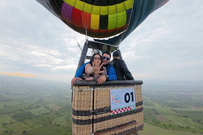 Hot air balloon flight in Teotihuacán + Breakfast in a Cave - Is it Worth the Price?