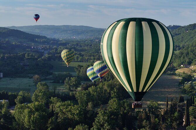 Hot air balloon over the hills of Pienza, Montalcino and Val D'Orcia - A Word on the Reviews