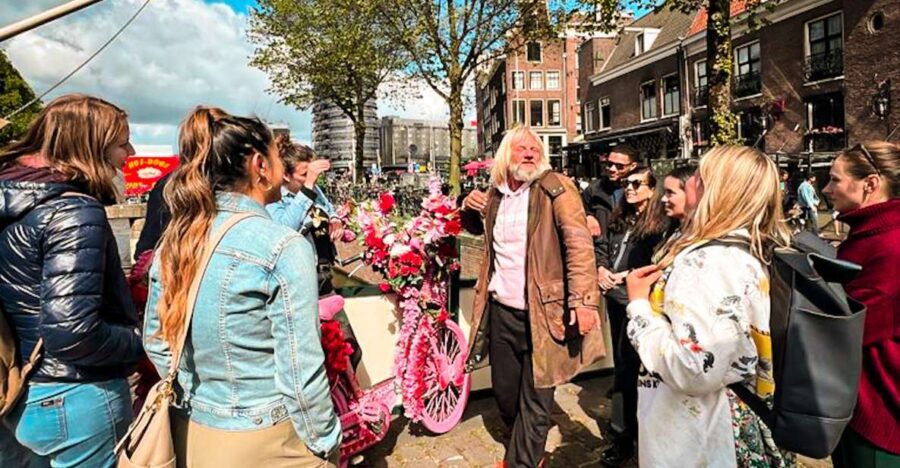 Humans of Amsterdam - Small group cultural walking tour - The Stories and Encounters That Make It Special
