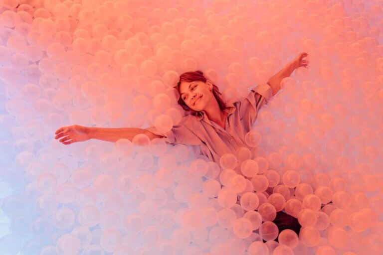 IKONO Berlin. Immersive Experience - The Rooms and Their Charm