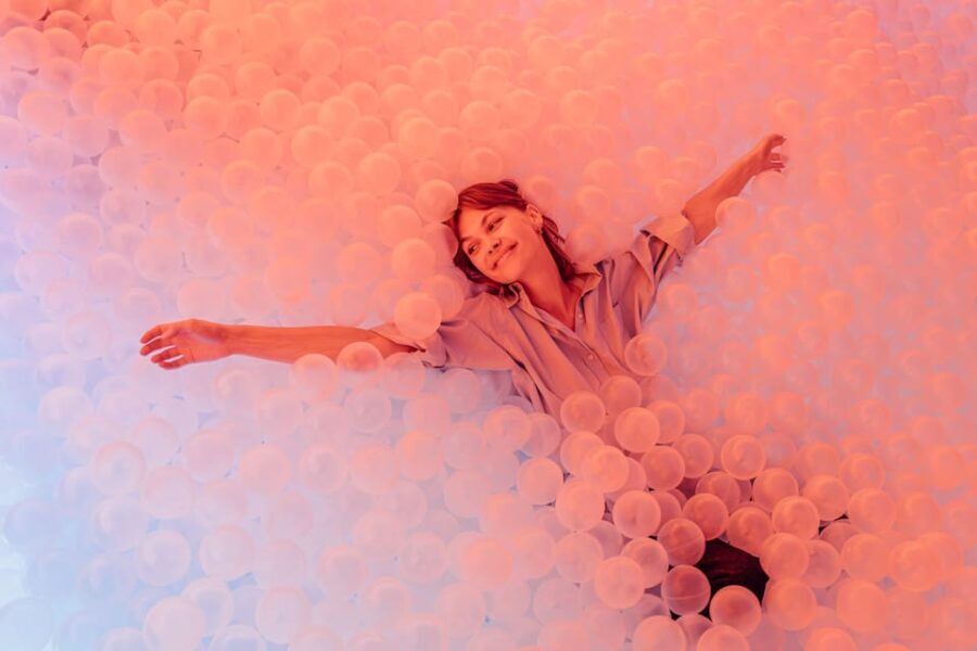 IKONO Berlin. Immersive Experience - The Rooms and Their Charm