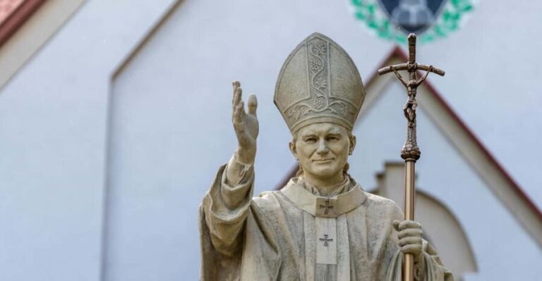 IN THE FOOTSTEPS OF JOHN PAUL II. FULL TOUR WITH AUDIO GUIDE - Who Is This Tour Best For?