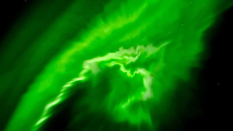 Inari/Ivalo: Aurora Hunting Tour by Car with Warm Drinks - Group Size and Atmosphere