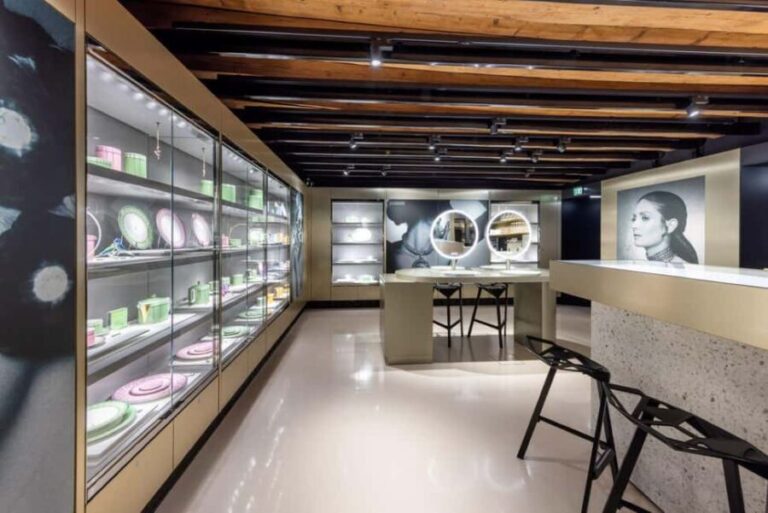 Innsbruck: Swarovski Exclusive Guided Tour with Drink & Gift - What to Expect from the Swarovski Guided Tour in Innsbruck