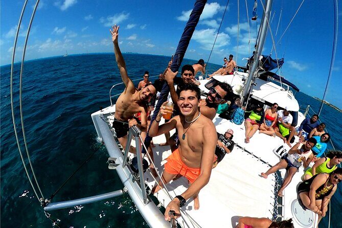 Isla Mujeres Catamaran + Snorkel + Open Bar on board + Buffet - Who Is This Tour Perfect For?