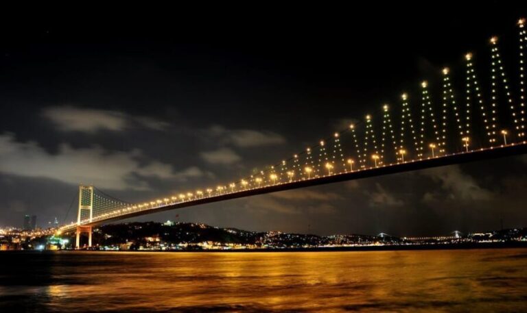 Istanbul: A short trip along the Bosphorus in the evening - The Experience and Group Dynamics