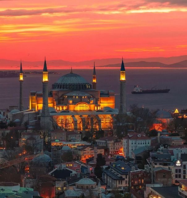 Istanbul Best : Private Guided Istanbul Cultural City Tour - Living the History: Topkapi Palace and Holy Relics