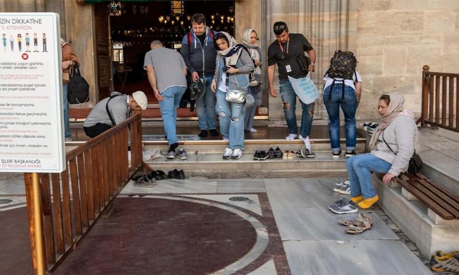 Istanbul: Blue Mosque Guided Tour & Süleymaniye Audio Guide - The Guides and Their Impact