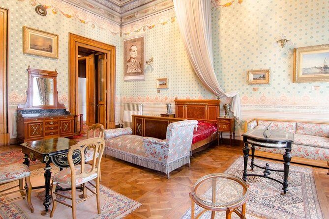 Istanbul Bosphorus Cruise And Dolmabahce Palace Tour  Full Day - The Start: Dolmabahce Palace