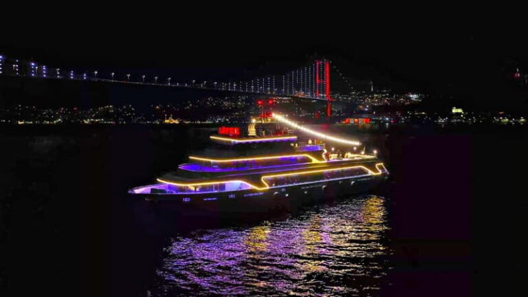 Istanbul: Bosphorus Dinner Cruise & Show with Private Table - What the Reviews Say