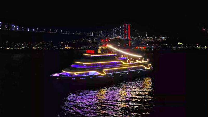 Istanbul: Bosphorus Dinner Cruise & Show with Private Table - What the Reviews Say