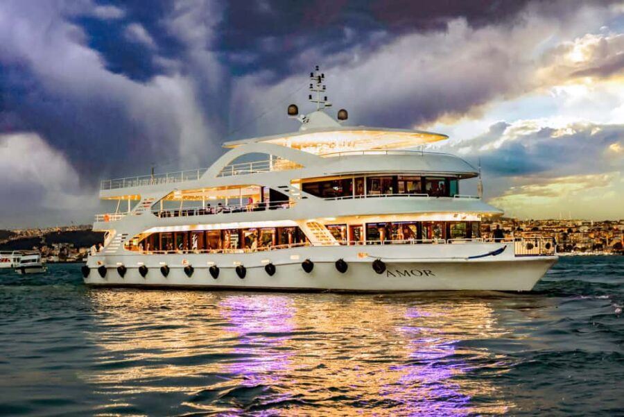 Istanbul: Bosphorus Lunch Cruise with Guide & Drinks - The Pros and Cons Based on Reviews