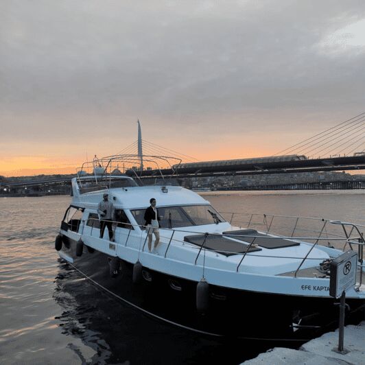 Istanbul: Bosphorus River Sunset Yacht Tour with Commentary - Key Points