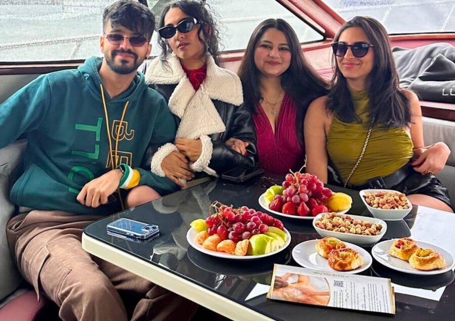 Istanbul: Daytime Bosphorus Yacht Cruise with Fruit & Snacks - Key Points