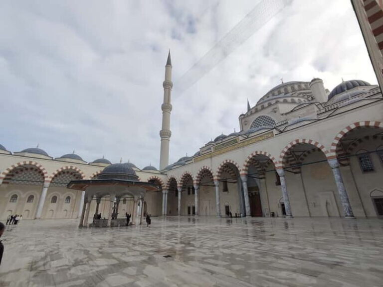 Istanbul: Explore Europe and Asia by Guided Bus and Boat - Who Is This Tour Best For?