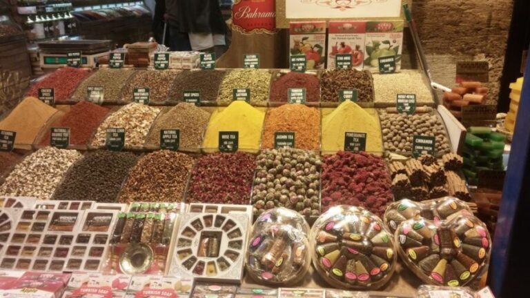 Istanbul: Morning Bosphorus Boat Tour with Spice Bazaar - The Bosphorus Cruise: Seeing Istanbul from the Water