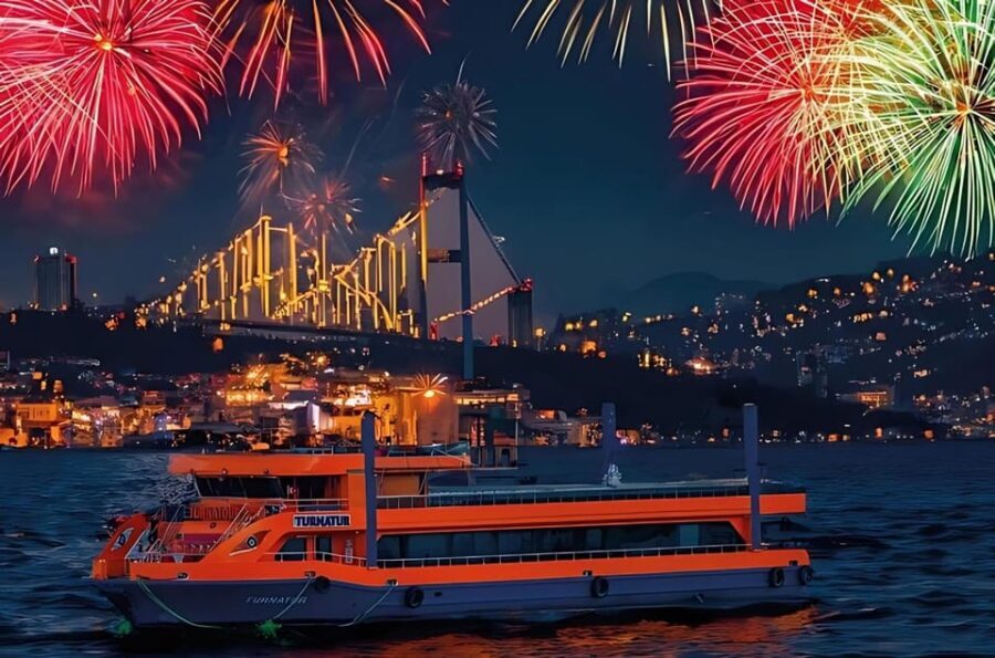 Istanbul: New Year's Eve Dinner Cruise / DJ & Drinks 2026 - Who Will Love This Experience?