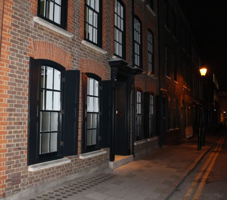 Jack The Ripper Tour in London's East End - The Guides: Knowledge and Charisma Matter