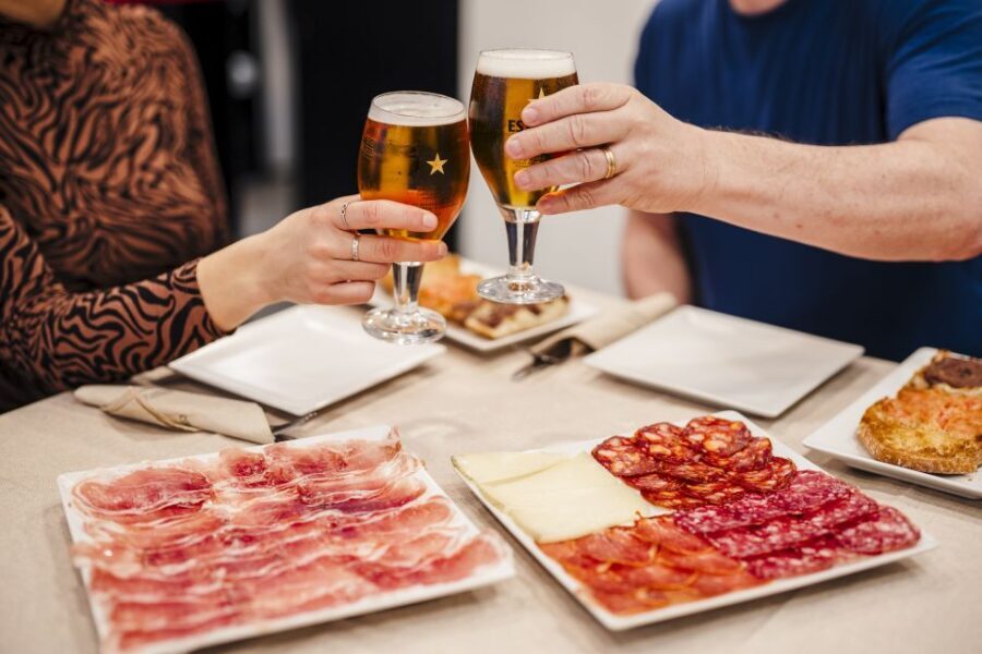 Jamón Iberico Tasting Experience with Cava Sagrada Familia - Who Is This Experience Best For?