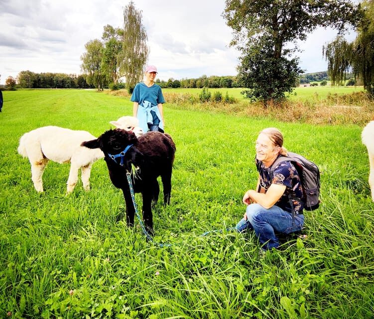 Jettingen-Scheppach: Alpaca hike through the Mindeltal - The Experience in Detail