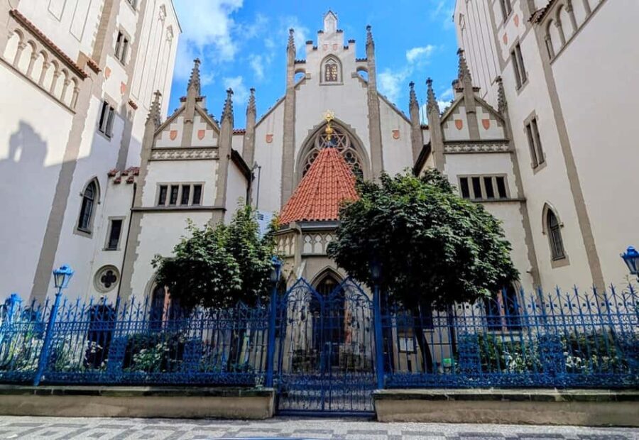 Jewish Prague: Guided Tour with Synagogues & Cemetery Entry - A Deep Dive into the Experience