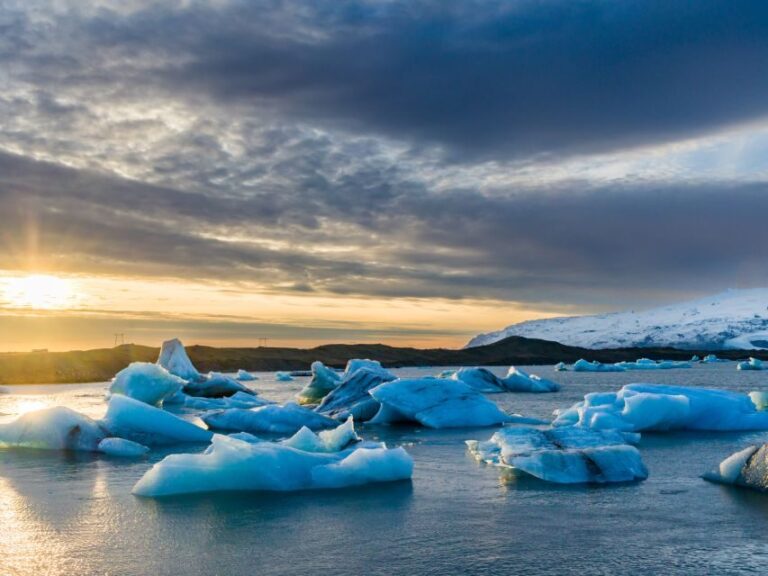 Jökulsárlón Floating Glacier & Diamond Beach Day Tour - Who Is This Tour Best For?