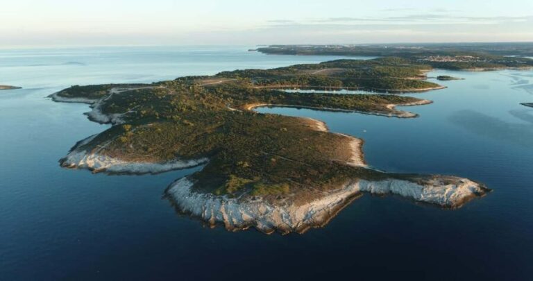 Kamenjak: Private Boat Tour with Food and Drink - What travelers love