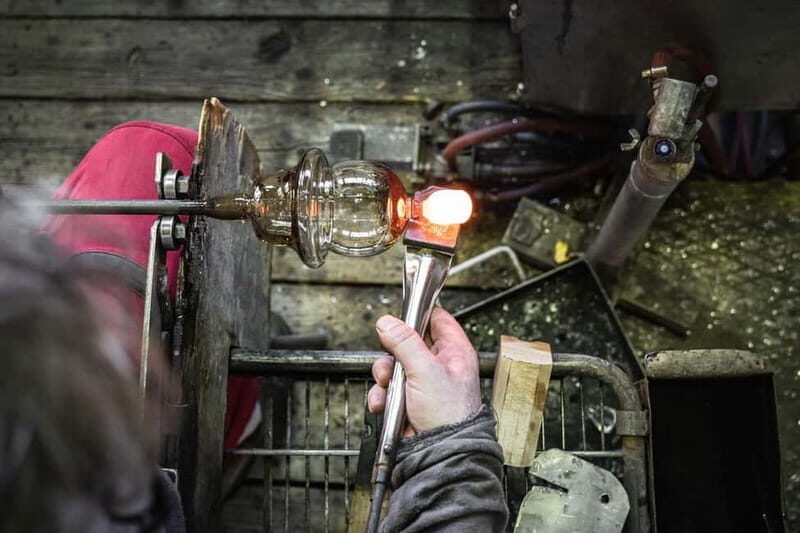 Karlovy Vary: Moser Glassworks Tour with Museum Entry - The Expert Demonstrations