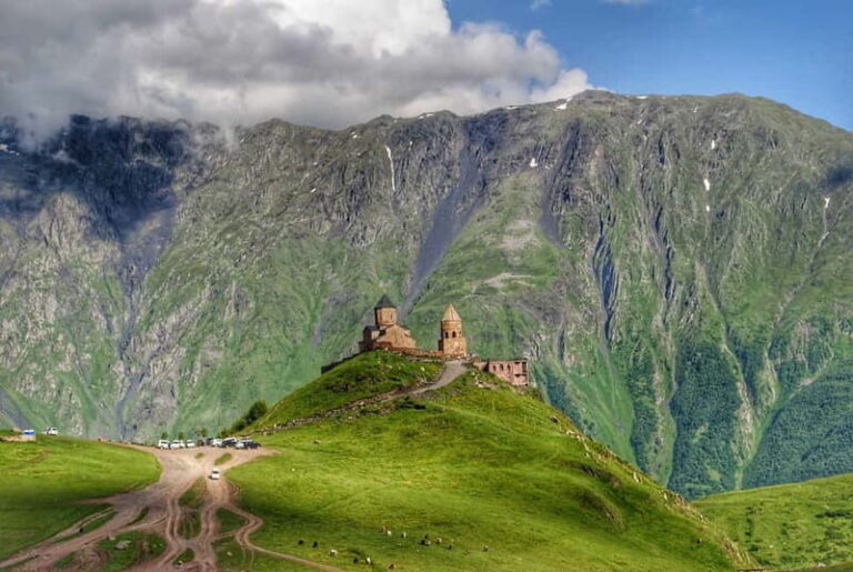 Kazbeg Mountains Day Trip with Gourmet Lunch at Rooms! - Is This Tour Right for You?