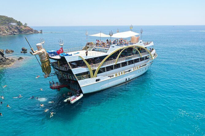 Kemer: Luxury Yacht Tour near Olympus and Phaselis Bay with Lunch - The Entertainment and Atmosphere