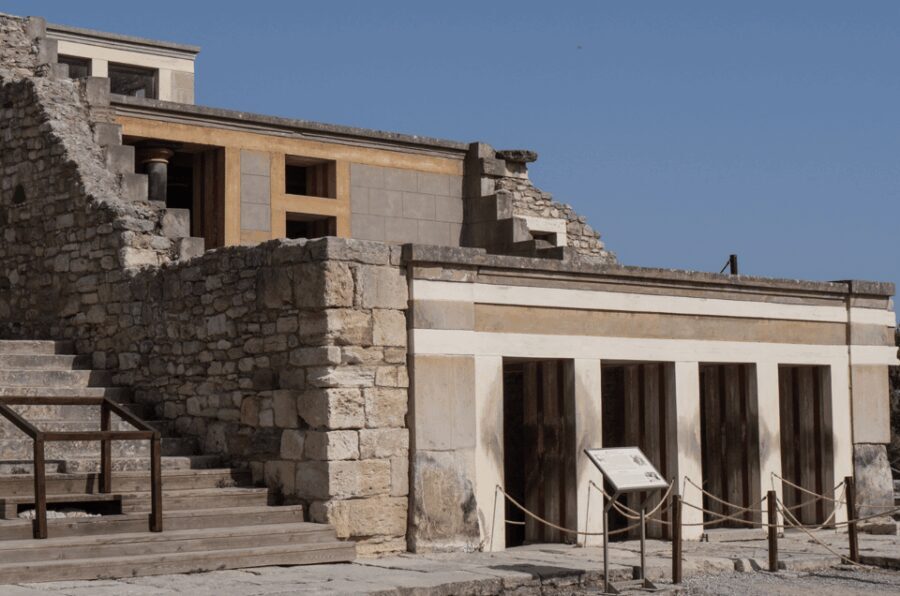 Knossos Palace Private Tour with Licensed Guide and Tickets - Who Should Consider This Tour?