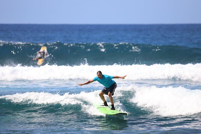 Kona Surf Lesson in Kahaluu - Small Group Dynamics and Personalized Guidance
